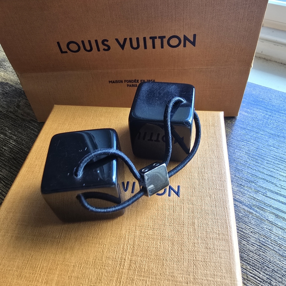 Louis Vuitton Rhinestone Hair Tie Cubes - Picture 5 of 5